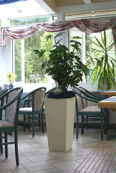 Blumenkuebel_Aggertal-Hotel_1_web