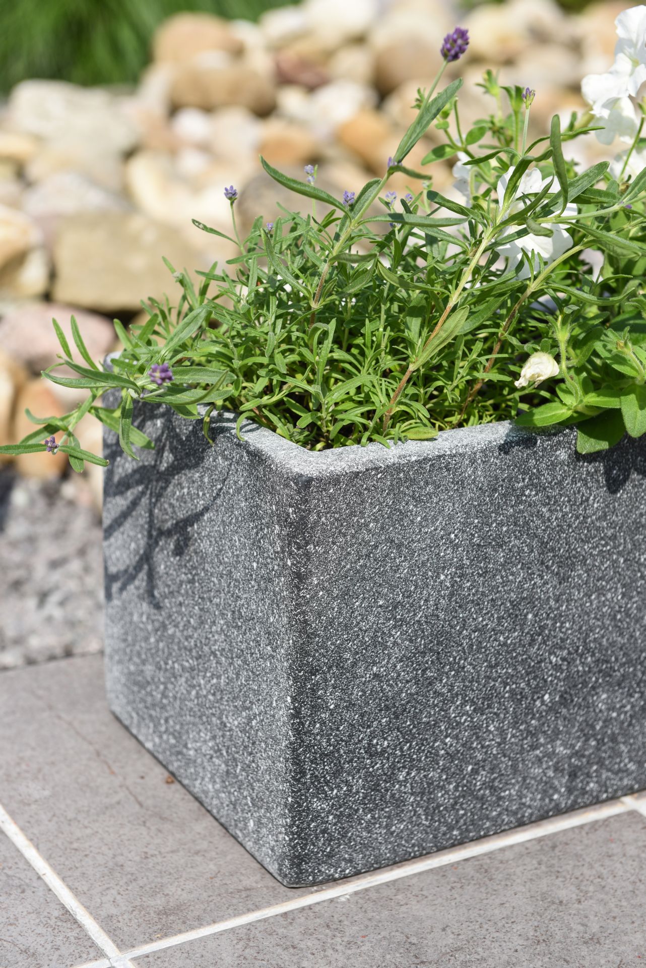 Blumenkasten Balkonkasten Pflanzkasten aus Beton "Flobo", 80 cm