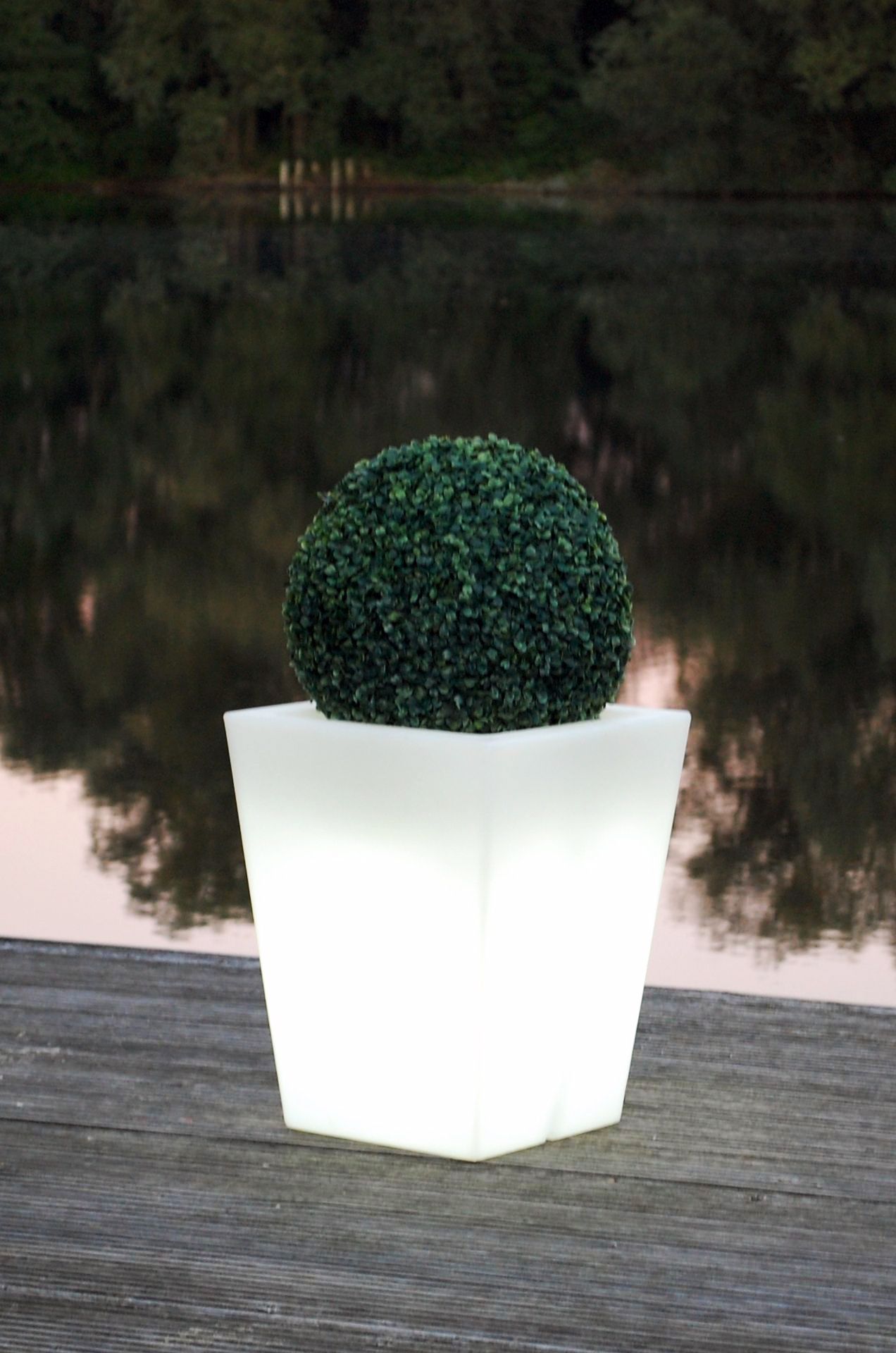 Kunststoff beleuchtet 60 cm Pflanzkübel Blumenkübel Pflanzgefäß /"Classic/" Weiß