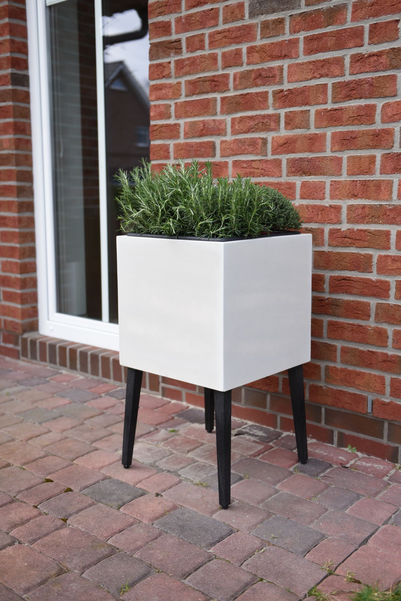 Pflanzkübel Blumenkübel mit Füßen Fiberzement Block 81x46x46cm Creme