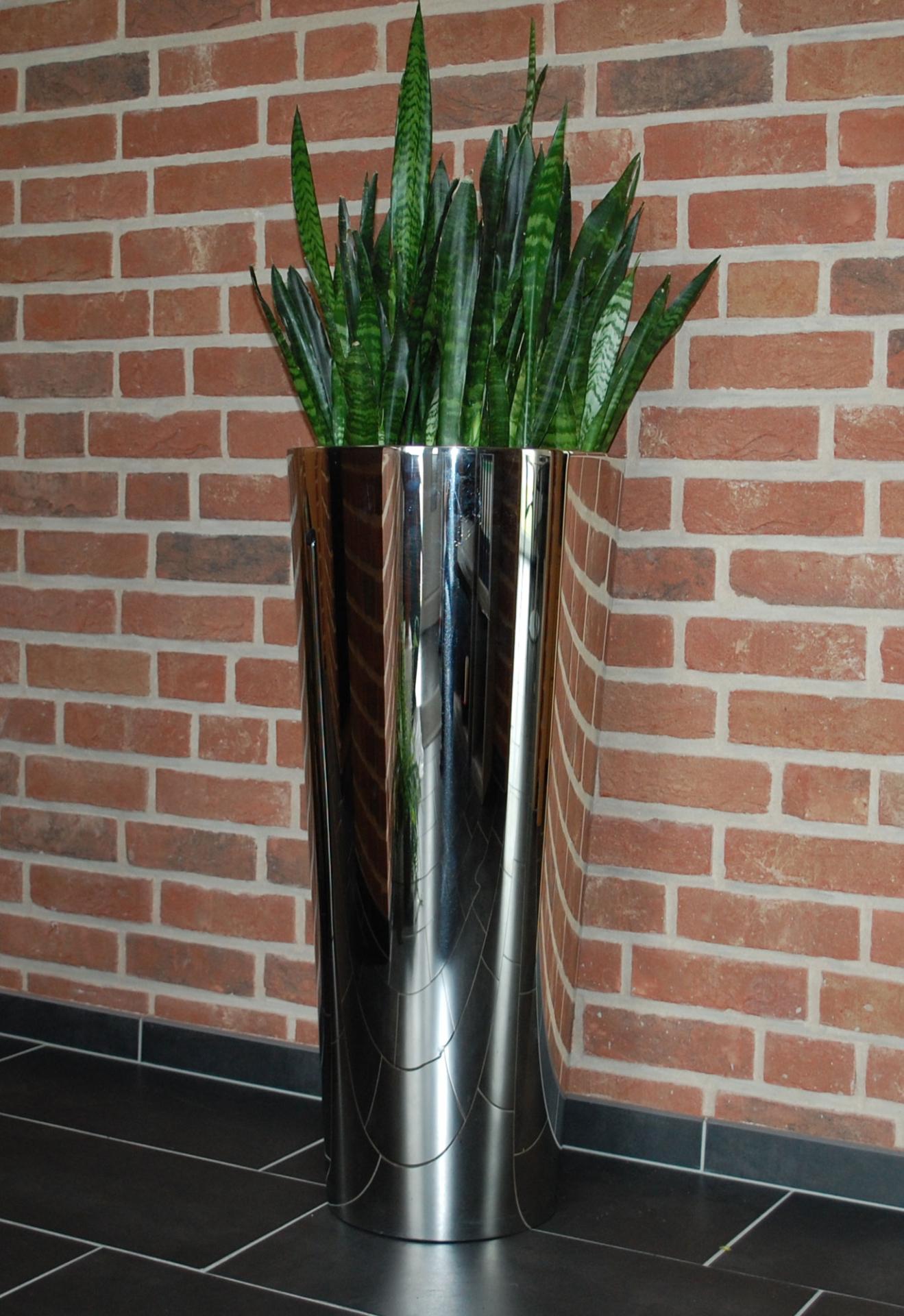 Exklusives Pflanzgefäß Pflanzkübel aus Edelstahl poliert "Mira", 90*Ø45