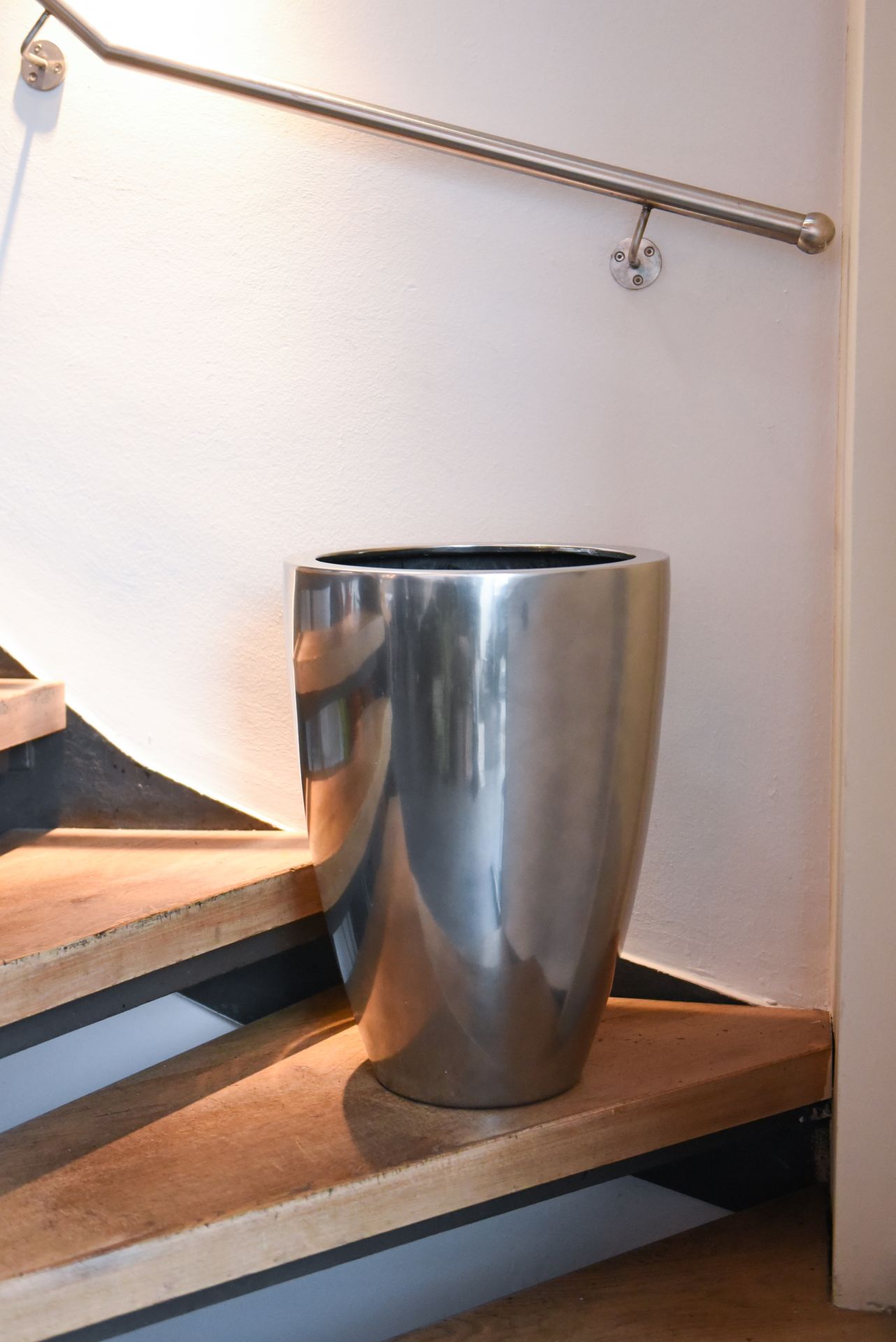 Pflanzkübel Blumenkübel Blumentopf Fiberglas exklusiv OPALA 55cm Silber