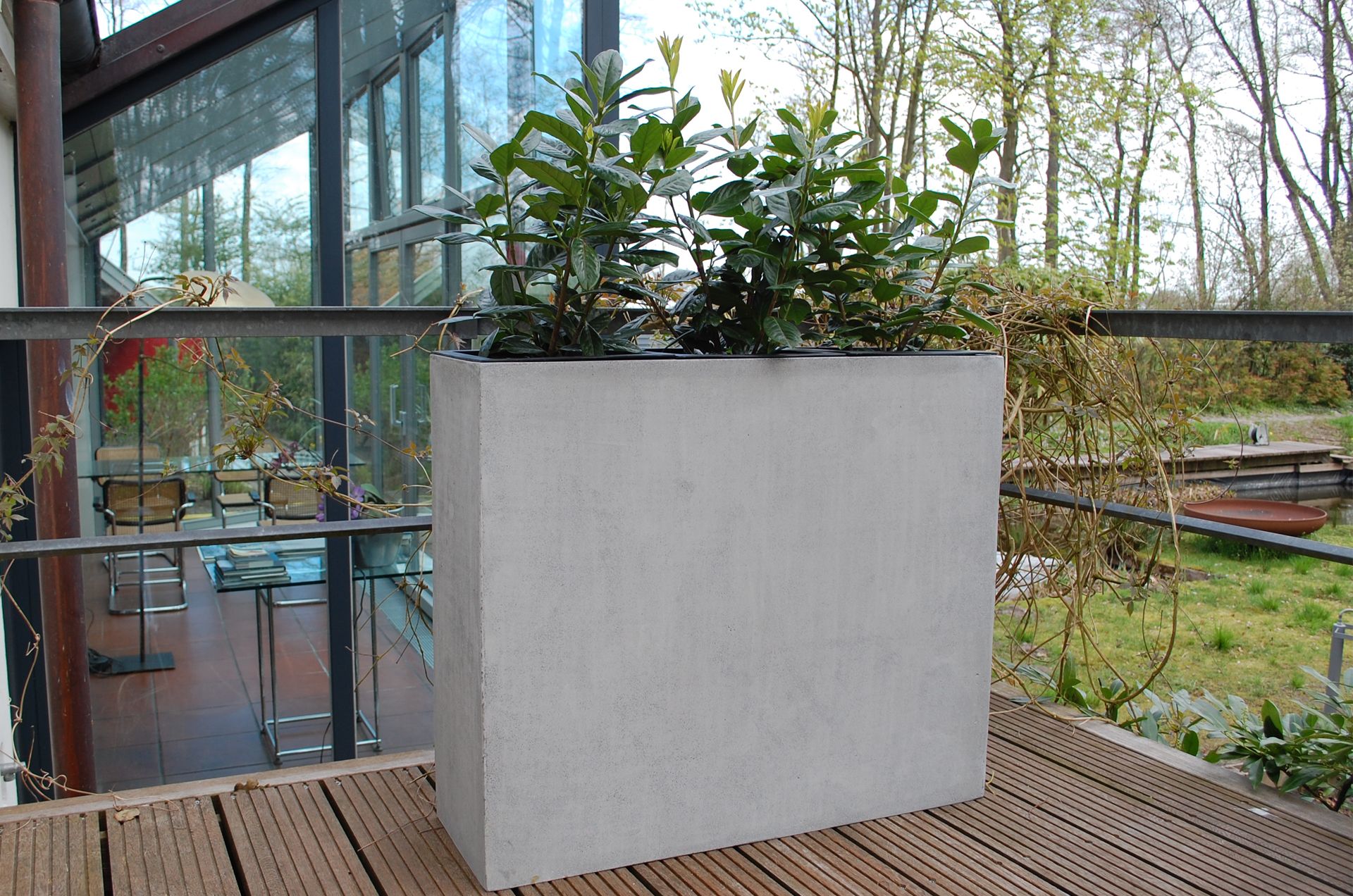 Pflanzkübel Raumteiler Sichtschutz "Elemento" aus Fiberglas, Beton