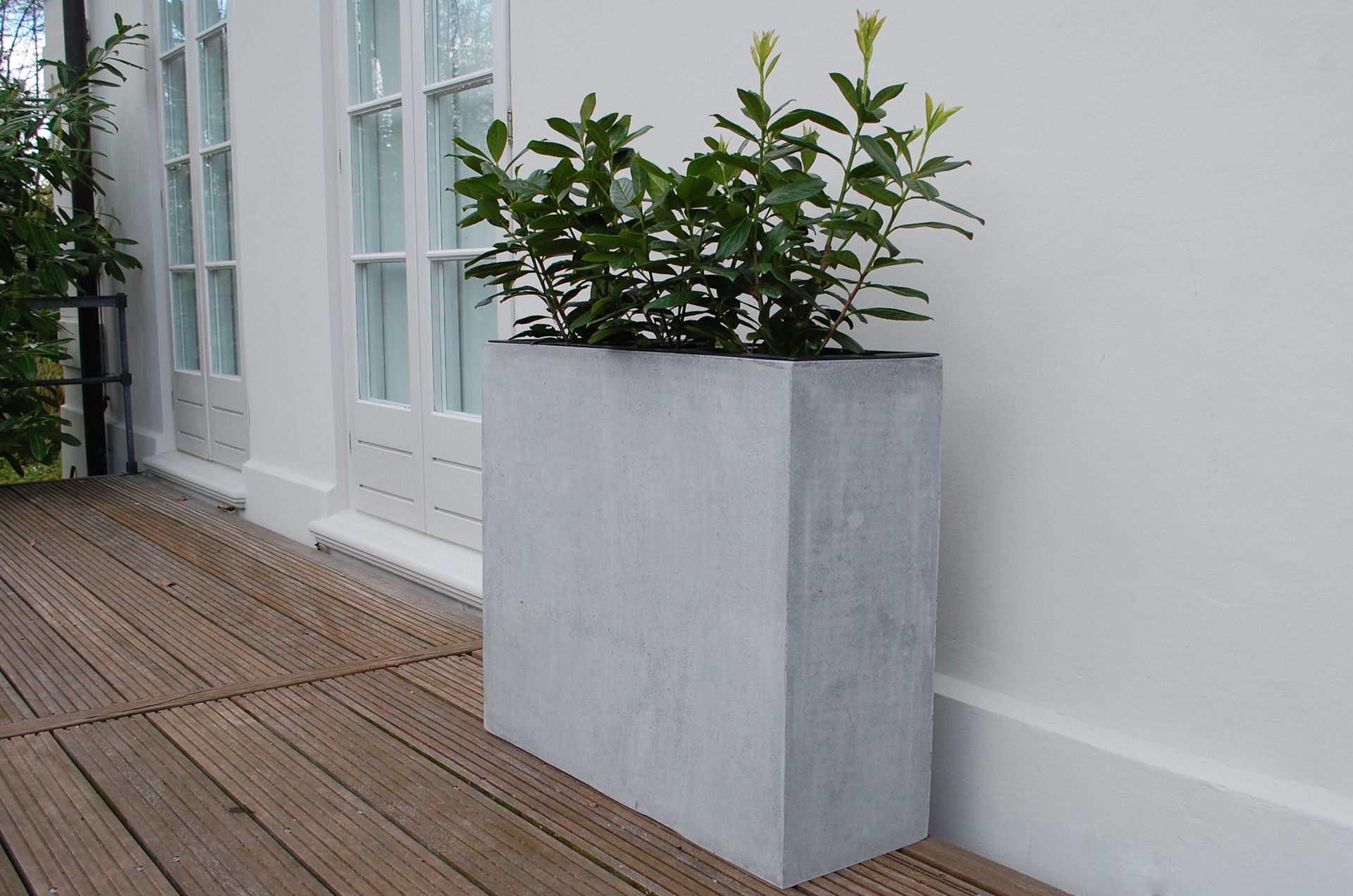 Pflanzkübel Raumteiler Sichtschutz "Elemento" aus Fiberglas, Beton