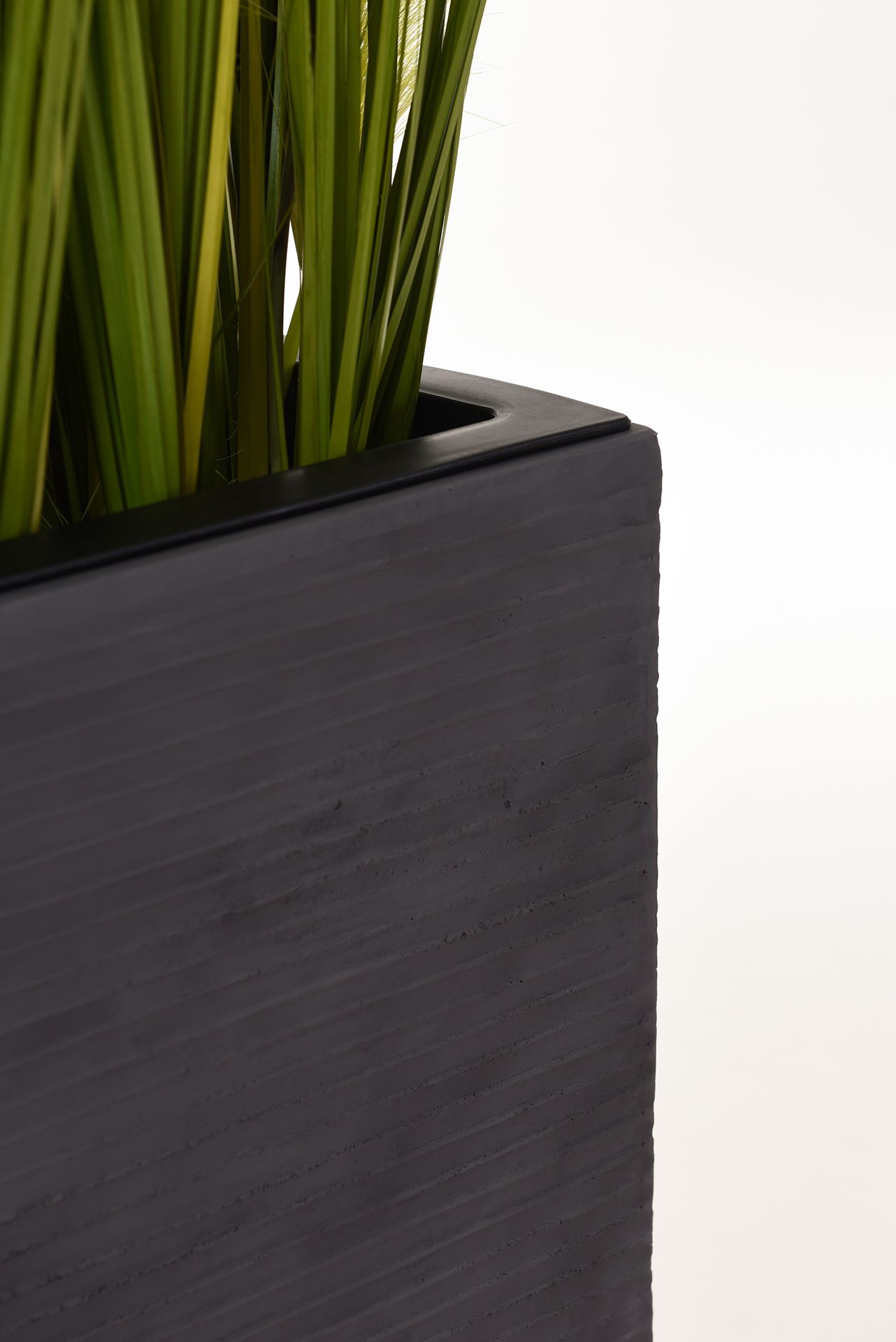 Pflanzkübel Raumteiler aus Fiberglas "Elemento" 88 cm, Grau gestreift