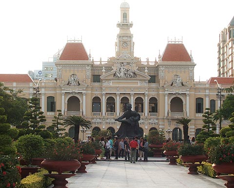 Gebäede aus der französichen Zeit mit Ho chi Minh